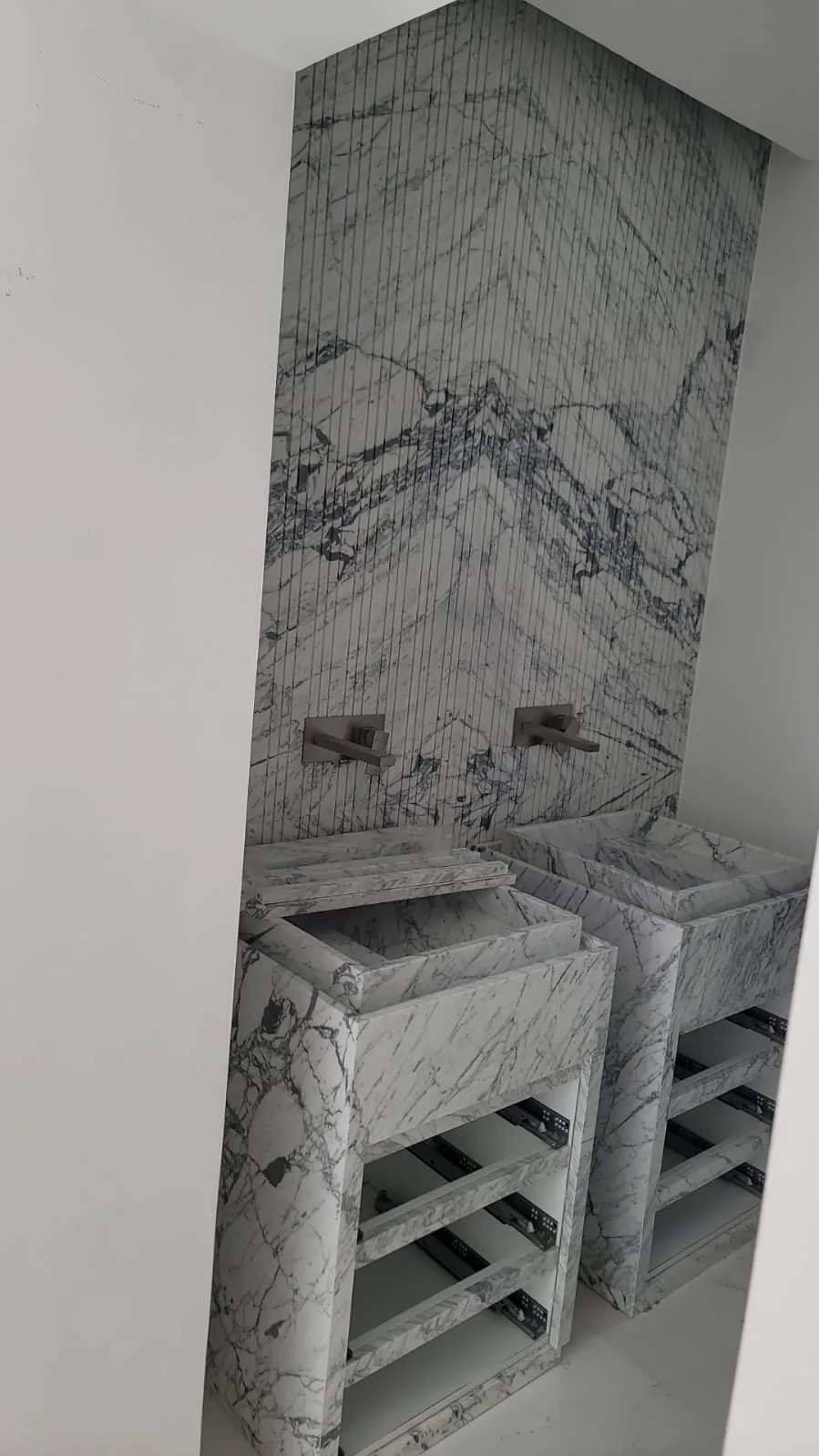 Bathroom vanity installation, Dubai villa interior fit-out — photo 4
