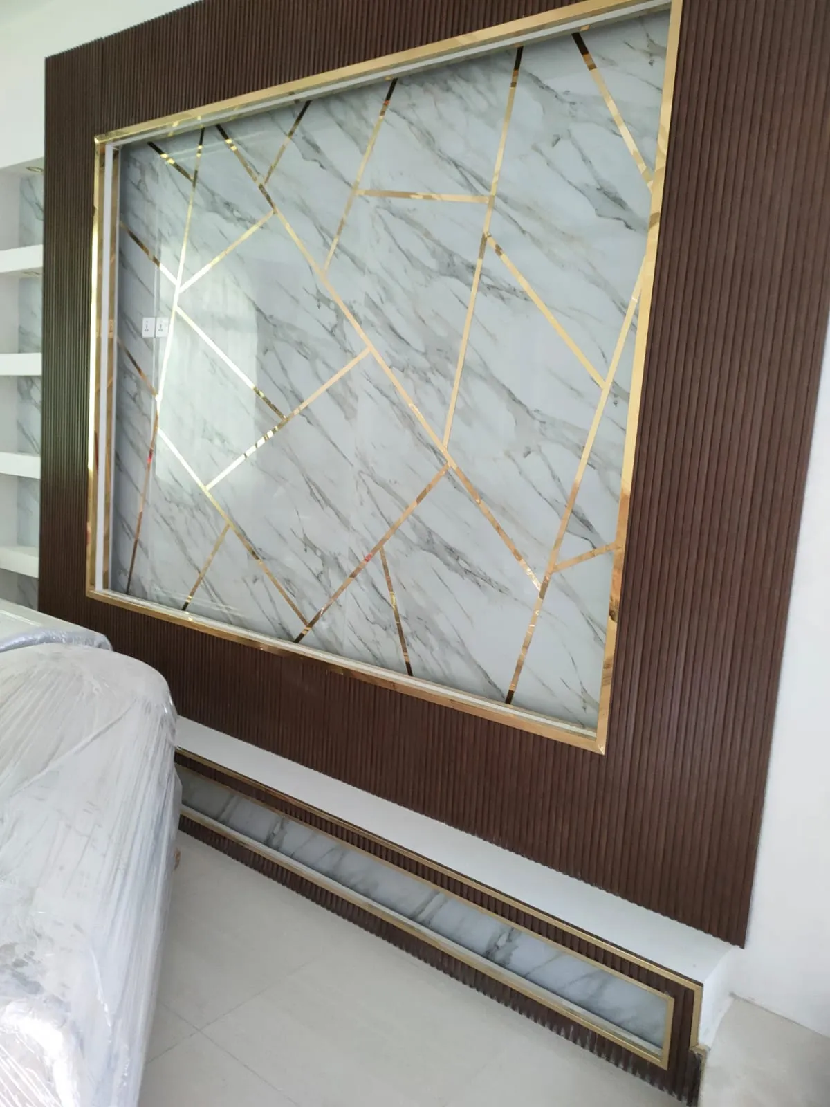 Bedroom feature wall finish, Dubai villa interior fit-out — photo 2