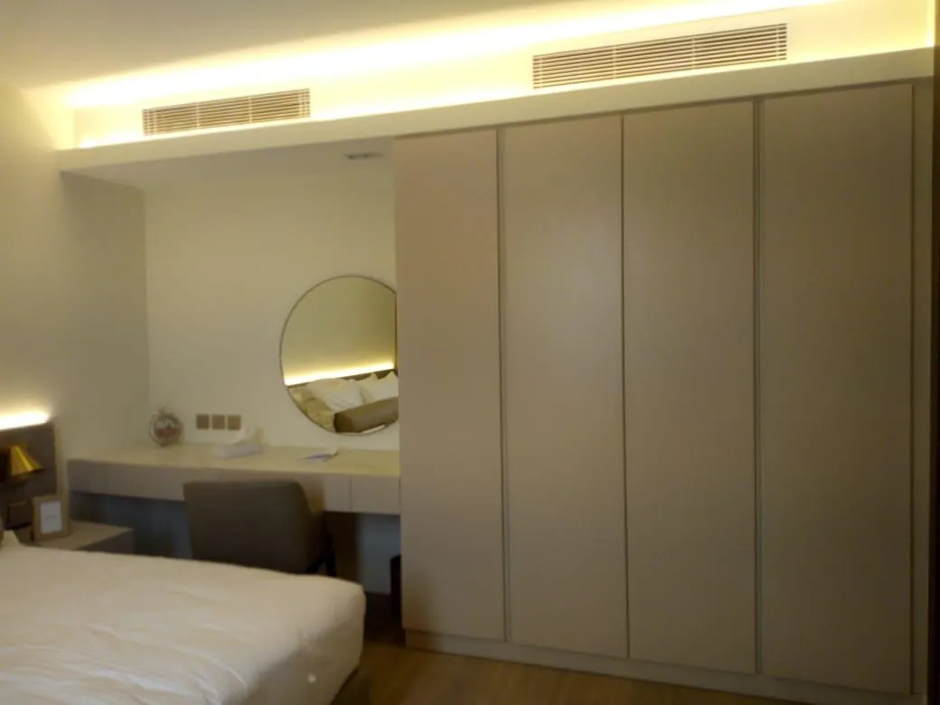 Bedroom feature wall finish, Dubai villa interior fit-out — photo 3