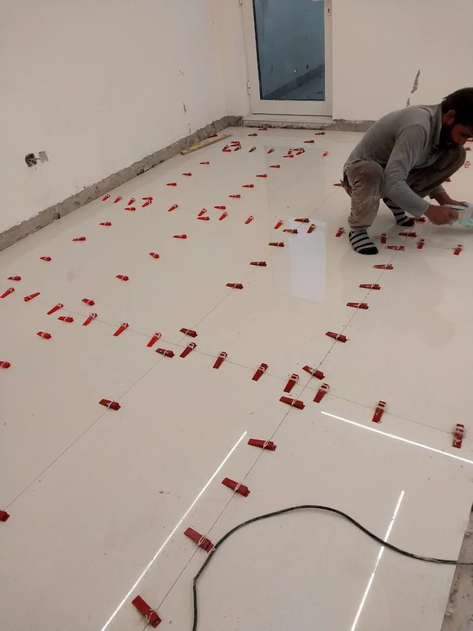 Large-format floor tile installation, Dubai villa interior fit-out — photo 1