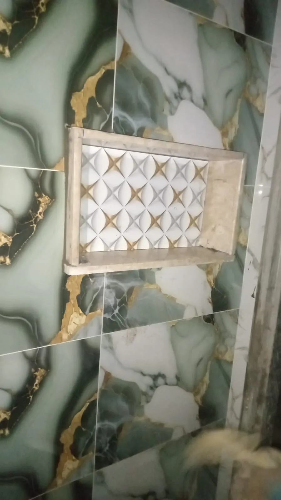 Marble shower wall finish, Dubai villa interior fit-out — photo 2
